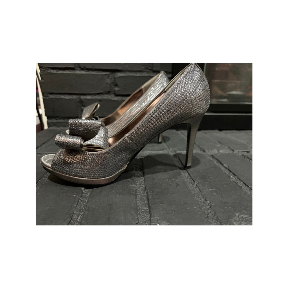 Moda Spana Silver Glitter Peep Toe Bow Platform Pumps Stiletto Heels Womens 8.5M - Picture 6 of 10